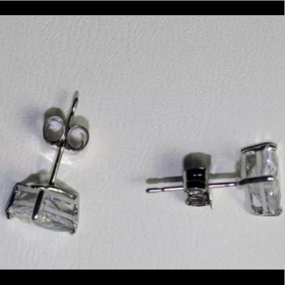 .50 Ct Triangle Cut Solid 14K Gold Push Back Studs - Picture 3 of 7